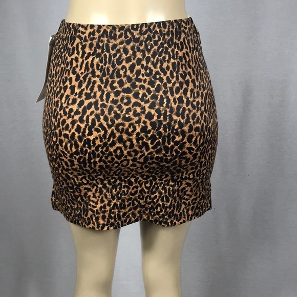 Zuliana Size Medium Animal Print Fitted Mini Skirt With Side Slits. - Picture 3 of 3